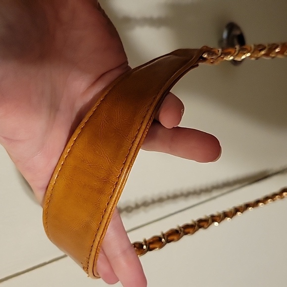 Big Buddha quilted crossbody bag with tassles - Picture 8 of 8